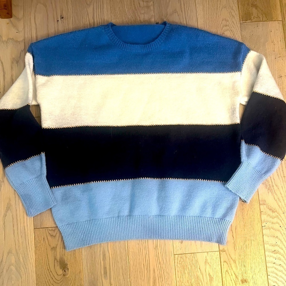 BLUE Color Block Crew Necl Sweater w/ gold stitching, oversized med, super soft